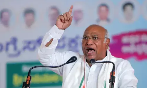 పదేళ్లు ప్రధానిగా ఒక్కరే.. మోడీ వ్యాఖ్యలపై ఖర్గే కౌంటర్