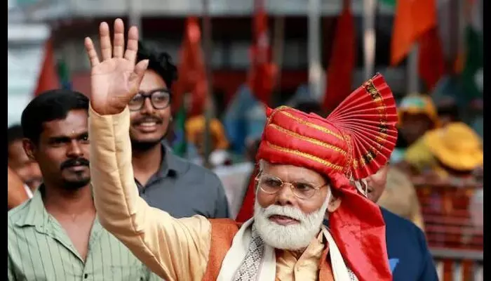 లోక్సభ ఎన్నికల్లో ఆకట్టుకుంటున్న మోడీ డూప్లికేట్లు లోక్సభ ఎన్నికల్లో ఆకట్టుకుంటున్న మోడీ డూప్లికేట్లు