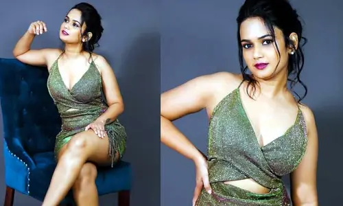 వర్మ దయ.. మొత్తం చూపించేస్తున్న బ్యూటీ బోల్డ్ షోకు కుర్రాళ్లు షాక్!