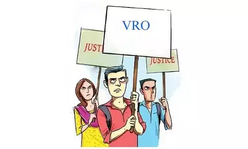 వీఆర్ఓలకు ఇంకెన్నాళ్లు.. ఈ కన్నీళ్లు?