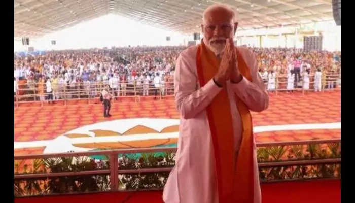 ఏ రైతు అయినా బంజరు భూమిలో విత్తనాలు వేస్తాడా?.. కాంగ్రెస్పై మోడీ ఎద్దేవా ఏ రైతు అయినా బంజరు భూమిలో విత్తనాలు వేస్తాడా?.. కాంగ్రెస్పై మోడీ ఎద్దేవా