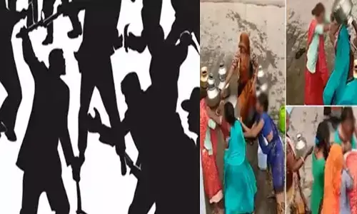నీళ్ల కోసం పొట్టుపొట్టు కొట్టుకున్న మహిళలు.. ఆ పంచాయితీని సైతం  వదలని వైసీపీ నేతలు..