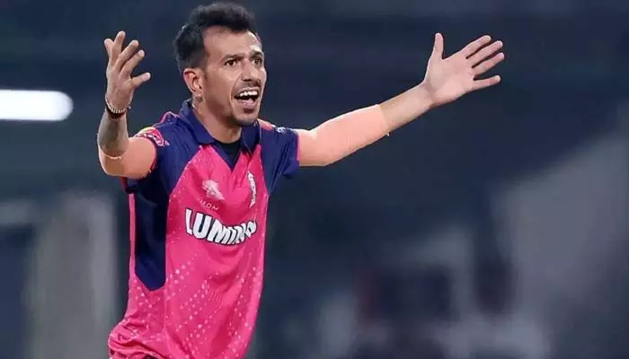 IPL Auction : వేలంలో చాహల్ మాయ.. తొలి భారత స్పిన్నర్గా చరిత్ర IPL Auction : వేలంలో చాహల్ మాయ.. తొలి భారత స్పిన్నర్గా చరిత్ర