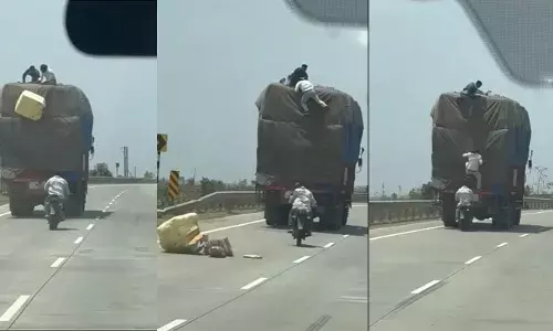 హాలీవుడ్ యాక్షన్ చిత్రం కాదు.. మన వాళ్ళ టాలెంట్! హైవేపై రన్నింగ్ లారీ నుంచి బాక్స్ చోరీ