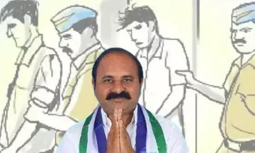 వైసీపీ నేత రామచంద్రా రెడ్డి రెస్టారెంట్‌లో సోదాలు.. అరెస్ట్ చేసిన పోలీసులు..