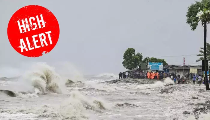BREAKING: తీరం దాటిన ‘రెమాల్’ తుఫాన్.. బెంగాల్, ఈశాన్య రాష్ట్రాల్లో హై అలర్ట్ BREAKING: తీరం దాటిన ‘రెమాల్’ తుఫాన్.. బెంగాల్, ఈశాన్య రాష్ట్రాల్లో హై అలర్ట్