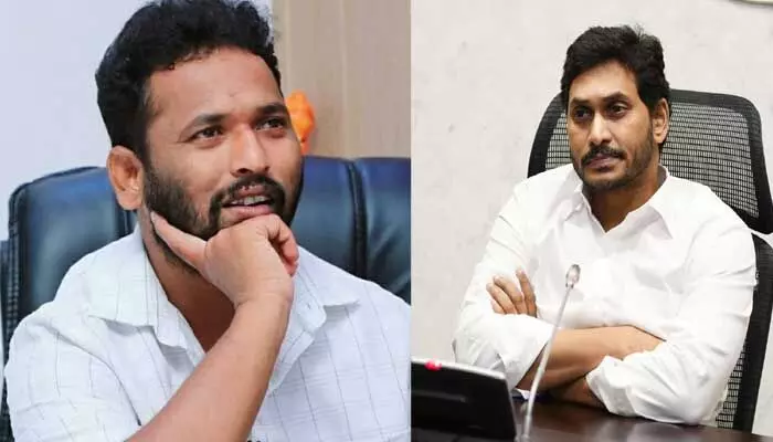 జగన్పై జబర్దస్త్ కమెడియన్ సంచలన వ్యాఖ్యలు.. లండన్ నుంచి రాగానే అలాంటి గతి పట్టనుందంటూ... జగన్పై జబర్దస్త్ కమెడియన్ సంచలన వ్యాఖ్యలు.. లండన్ నుంచి రాగానే అలాంటి గతి పట్టనుందంటూ...