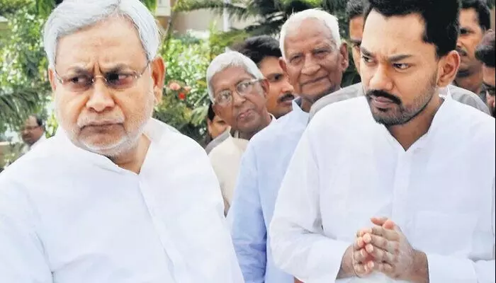 కుమారుడు నిశాంత్ను రాజకీయాల్లోకి తెచ్చే ప్రయత్నాల్లో పల్టు రామ్ కుమారుడు నిశాంత్ను రాజకీయాల్లోకి తెచ్చే ప్రయత్నాల్లో పల్టు రామ్