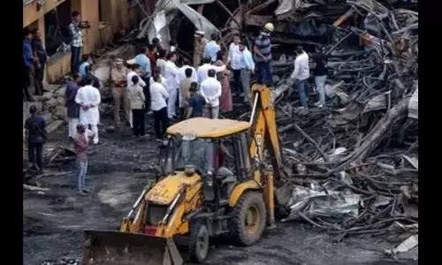 రాజ్‌కోట్ అగ్నిప్రమాద ఘటనలో పోలీసులు సహా 7 మంది అధికారులు సస్పెండ్