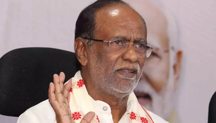 కేసీఆర్ ఇచ్చిన చిప్పతో ఢిల్లీలో CM రేవంత్ ప్రదక్షిణలు: MP లక్ష్మణ్ ఫైర్ కేసీఆర్ ఇచ్చిన చిప్పతో ఢిల్లీలో CM రేవంత్ ప్రదక్షిణలు: MP లక్ష్మణ్ ఫైర్
