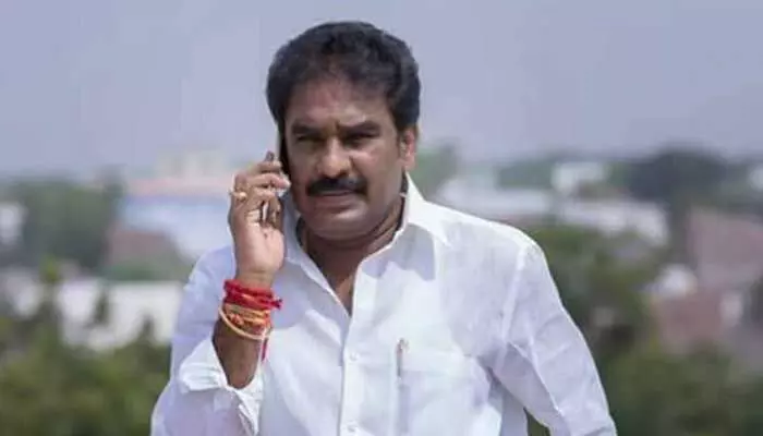 AP Politics: నాడు విగ్రహాల దొంగ.. నేడు వైసీపీ కీలక నేత AP Politics: నాడు విగ్రహాల దొంగ.. నేడు వైసీపీ కీలక నేత