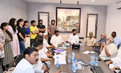 రాష్ట్ర లోగో మార్పులపై BRS ఆందోళనలు.. పొలిటీషియన్లతో CM రేవంత్ సమావేశం