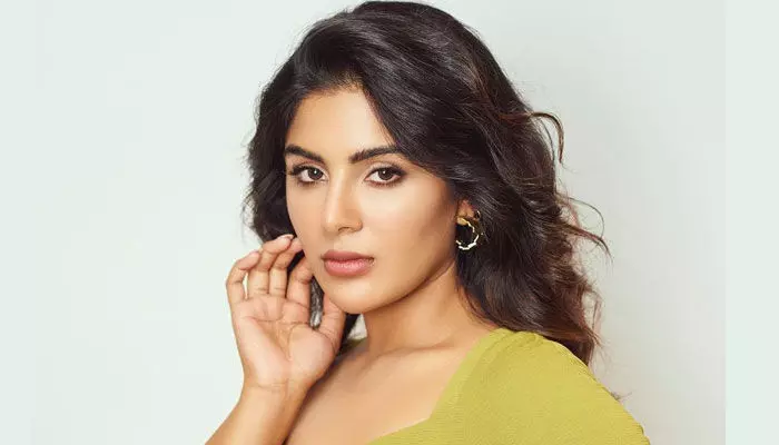 ఫీలింగ్స్ను తట్టుకోలేకపోతున్న సంయుక్తా మీనన్.. ఆ ఫొటోలు రివీల్ చేస్తూ ఇంట్రెస్టింగ్ పోస్ట్ వైరల్ ఫీలింగ్స్ను తట్టుకోలేకపోతున్న సంయుక్తా మీనన్.. ఆ ఫొటోలు రివీల్ చేస్తూ ఇంట్రెస్టింగ్ పోస్ట్ వైరల్
