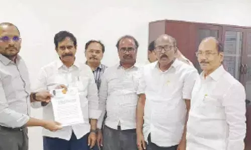 AP Politics: సజ్జలకు బిగుసుకుంటున్న ఉచ్చు.. ఈసీకి మరో కంప్లైంట్