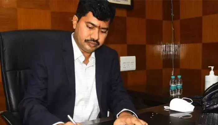 IAS Mallikarjuna: వివాదాల సుడిలో విశాఖ కలెక్టర్ IAS Mallikarjuna: వివాదాల సుడిలో విశాఖ కలెక్టర్