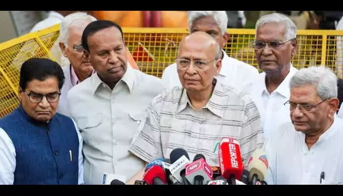 ఈసీని కలిసిన ఇండియా కూటమి సభ్యులు ఈసీని కలిసిన ఇండియా కూటమి సభ్యులు