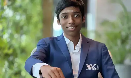కార్ల్‌సెన్‌కు మళ్లీ షాకిచ్చిన ప్రజ్ఞానంద