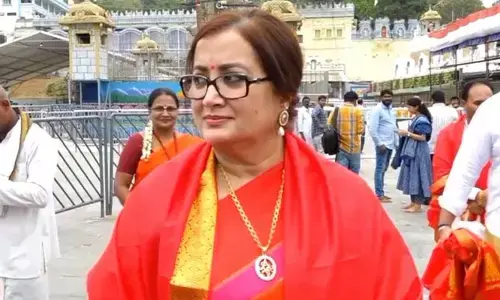 Tirumala: శ్రీవారి సన్నిథిలో నటి సుమలత.. ఎన్నికల ఫలితాలపై ఆసక్తికర వ్యాఖ్యలు