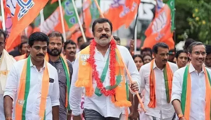 కేరళలో బోణి కొట్టిన బీజేపీ.. స్టార్ హీరో సురేష్ ఘన విజయం కేరళలో బోణి కొట్టిన బీజేపీ.. స్టార్ హీరో సురేష్ ఘన విజయం