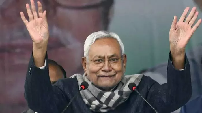 కింగ్ మేకర్ గా బిహార్ సీఎం.. నెక్ట్స్ పీఎం నితీశ్ కుమారేనా?.. వైరల్ అవుతున్న మీమ్స్ కింగ్ మేకర్ గా బిహార్ సీఎం.. నెక్ట్స్ పీఎం నితీశ్ కుమారేనా?.. వైరల్ అవుతున్న మీమ్స్