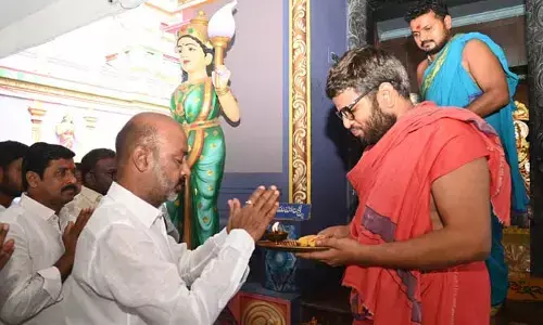 కరీంనగర్ పార్లమెంట్ స్థానం మోడీకి బహుమతిగా అందాలి.. బండి సంజయ్ ప్రత్యేక పూజలు