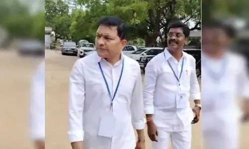 కౌంటింగ్ కేంద్రం నుంచి వెనుదిరిగిన నల్లగొండ బీజేపీ అభ్యర్ధి!
