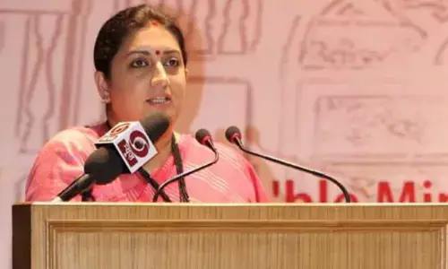 అమేథీలో కేంద్రమంత్రి స్మృతి ఇరానీకి షాక్