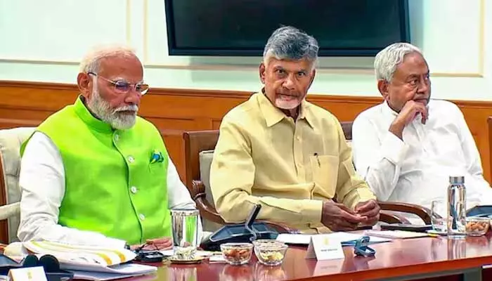 ఆ కీలక శాఖలు బీజేపీ వద్దే? ప్రతి నలుగురు ఎంపీలకు 1 మంత్రి అడుగుతున్న మిత్రపక్షాలు ఆ కీలక శాఖలు బీజేపీ వద్దే? ప్రతి నలుగురు ఎంపీలకు 1 మంత్రి అడుగుతున్న మిత్రపక్షాలు