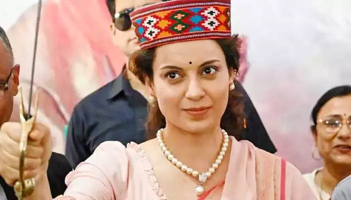 Kangana Ranaut : ఎయిర్పోర్టులో నా చెంపపై కొట్టారు Kangana Ranaut : ఎయిర్పోర్టులో నా చెంపపై కొట్టారు