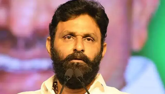 మాజీ మంత్రి కొడాలి నాని ఇంటిపై కోడి గుడ్ల వర్షం మాజీ మంత్రి కొడాలి నాని ఇంటిపై కోడి గుడ్ల వర్షం