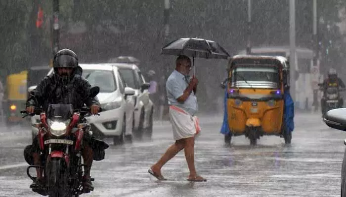 Weather Report: మరికాసేపట్లో ఆ జిల్లాల్లో భారీ వర్షం.. Weather Report: మరికాసేపట్లో ఆ జిల్లాల్లో భారీ వర్షం..