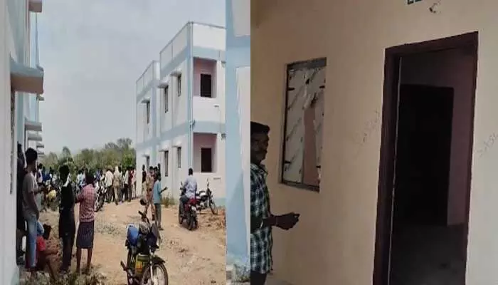 ఓపిక నశిస్తే ఇంతే.. తాళాలు పగులగొట్టి డబుల్ బెడ్ రూం ఇళ్లు స్వాధీనం ఓపిక నశిస్తే ఇంతే.. తాళాలు పగులగొట్టి డబుల్ బెడ్ రూం ఇళ్లు స్వాధీనం