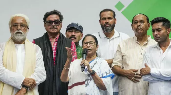 ఎన్డీయే సర్కారు 15 రోజులే ఉంటుందేమో- సీఎం కీలక వ్యాఖ్యలు ఎన్డీయే సర్కారు 15 రోజులే ఉంటుందేమో- సీఎం కీలక వ్యాఖ్యలు