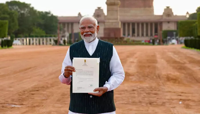 మోడీ తేనీటి విందుకు ఆహ్వానం అందుకున్న నేతలు మోడీ తేనీటి విందుకు ఆహ్వానం అందుకున్న నేతలు