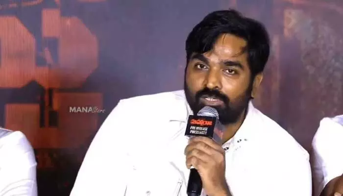 పవన్ కళ్యాణ్పై విజయ్ సేతుపతి షాకింగ్ కామెంట్స్! పవన్ కళ్యాణ్పై విజయ్ సేతుపతి షాకింగ్ కామెంట్స్!
