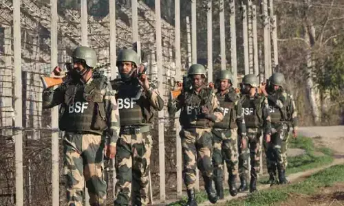 BSF : బార్డర్‌లో బీఎస్ఎఫ్ కాల్పులు.. బంగ్లాదేశీ స్మగ్లర్ హతం