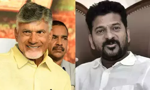 సీఎంల భేటీలో ఇంట్రెస్టింగ్ సీన్.. తెలంగాణ ప్రముఖ కవి పుస్తకాన్ని చంద్రబాబుకు గిఫ్ట్‌గా ఇచ్చిన రేవంత్