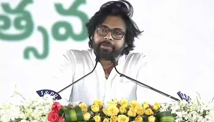 కొణిదెల పవన్ కల్యాణ్ అనే నేను అంటూ మంత్రిగా జనసేనాని ప్రమాణ స్వీకారం కొణిదెల పవన్ కల్యాణ్ అనే నేను అంటూ మంత్రిగా జనసేనాని ప్రమాణ స్వీకారం