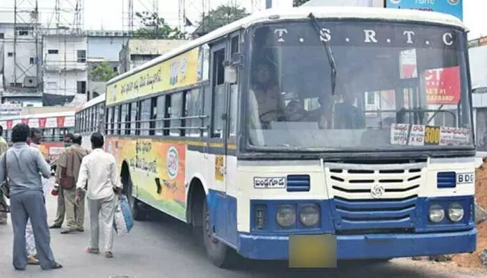 టోల్ చార్జీల పెంపుతో టీజీఎస్ఆర్టీసీ కీలక నిర్ణయం.. పురుషులపై పడనున్న భారం! టోల్ చార్జీల పెంపుతో టీజీఎస్ఆర్టీసీ కీలక నిర్ణయం.. పురుషులపై పడనున్న భారం!