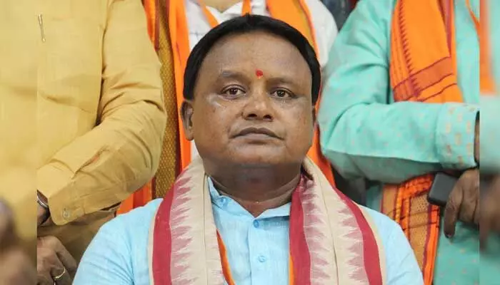 సీఎంగా మోహన్ మాఝీ ప్రమాణ స్వీకారం.. 24 ఏళ్ల తర్వాత మారిన ఒడిషా రాజకీయ ముఖచిత్రం సీఎంగా మోహన్ మాఝీ ప్రమాణ స్వీకారం.. 24 ఏళ్ల తర్వాత మారిన ఒడిషా రాజకీయ ముఖచిత్రం
