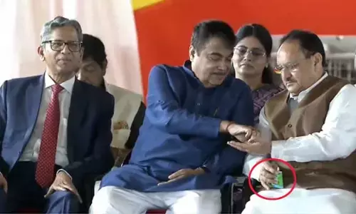 ఆరోగ్యం పంచుతున్న కేంద్ర ఆరోగ్య శాఖ మంత్రి!