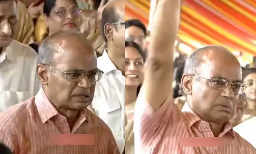 ప్రమాణస్వీకారం సమయంలో ఎన్టీఆర్ పెద్ద కుమారుడు ఎమోషనల్!