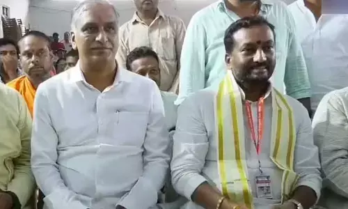 సిద్దిపేటలో ఆసక్తికర పరిణామం!.. ఓకే వేదికను పంచుకున్నరాజకీయ ప్రత్యర్ధులు