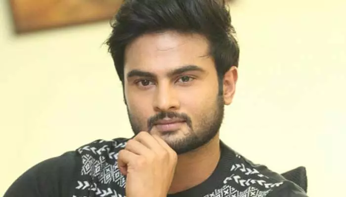 అండర్ వేర్ ధరించడం కూడా మానేశనంటున్న హీరో.. కారణం ఏంటో తెలిస్తే షాక్ అవ్వాల్సిందే! అండర్ వేర్ ధరించడం కూడా మానేశనంటున్న హీరో.. కారణం ఏంటో తెలిస్తే షాక్ అవ్వాల్సిందే!