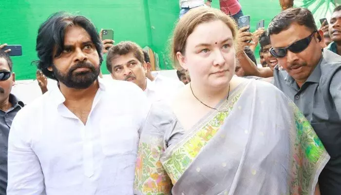 పవన్ కళ్యాణ్ గెలుపు వెనుక మరో కీలక వ్యక్తి!.. ఆమె బ్యాగ్రౌండ్ ఏంటో తెలుసా? పవన్ కళ్యాణ్ గెలుపు వెనుక మరో కీలక వ్యక్తి!.. ఆమె బ్యాగ్రౌండ్ ఏంటో తెలుసా?