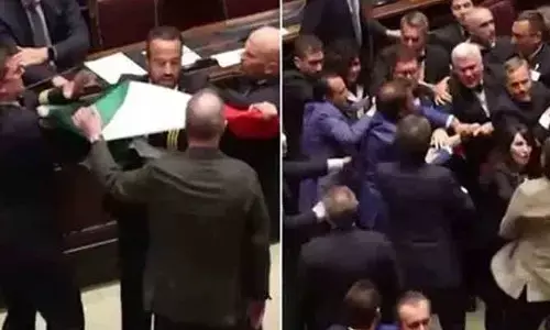 Italian Parliament: జీ7 శిఖరాగ్ర సదస్సులో పొట్టుపొట్టు కొట్టుకున్న ఎంపీలు..