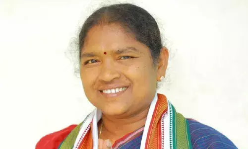 వారిపై ఎట్టి పరిస్థితుల్లో కాల్పులు జరపొద్దు.. మంత్రి సీతక్క కీలక ఆదేశాలు