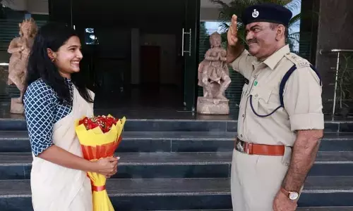 IAS daughter : ట్రైనీ ఐఏఎస్‌‌గా పోలీస్‌ అకాడమీకి కూతురు.. సెల్యూట్‌ చేసిన ఎస్పీ ర్యాంక్ తండ్రి
