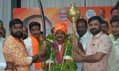 సొంత అజెండా వద్దు.. ముఖ్యమంత్రి పోస్ట్ పై ఈటల సంచలన వ్యాఖ్యలు