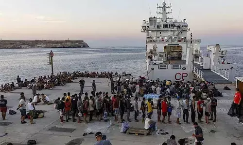 Two Ships Sink: సముద్రంలో మునిగిన రెండు నౌకలు.. 11 మంది మృతి.. 64 మంది గల్లంతు